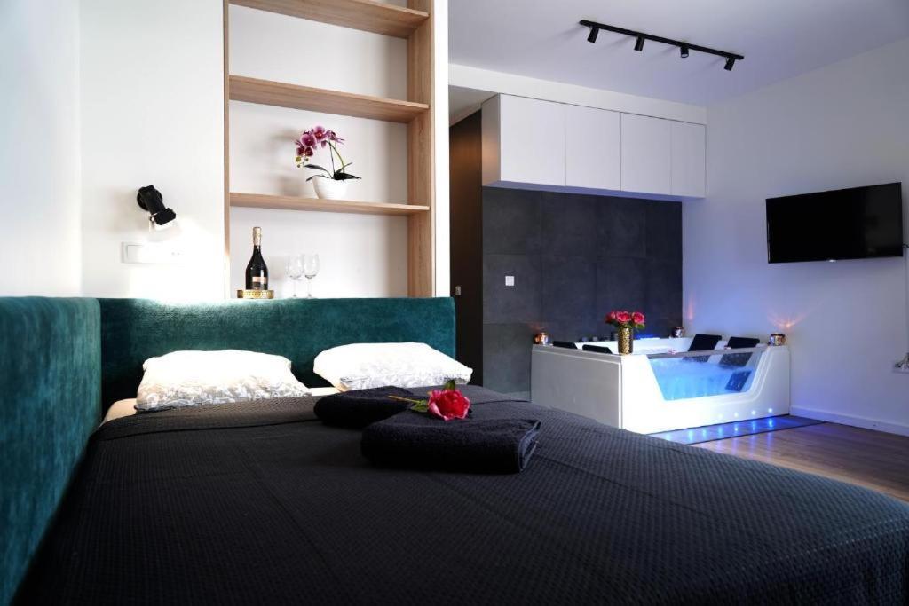 Relax Jacuzzi Apartment Krakow Exterior photo